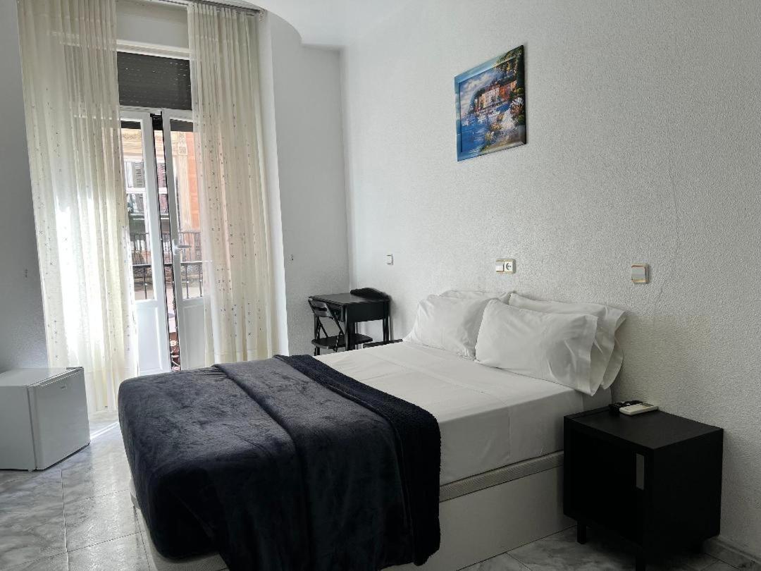 Hostal Palacios Fuencarral Madrid Extérieur photo